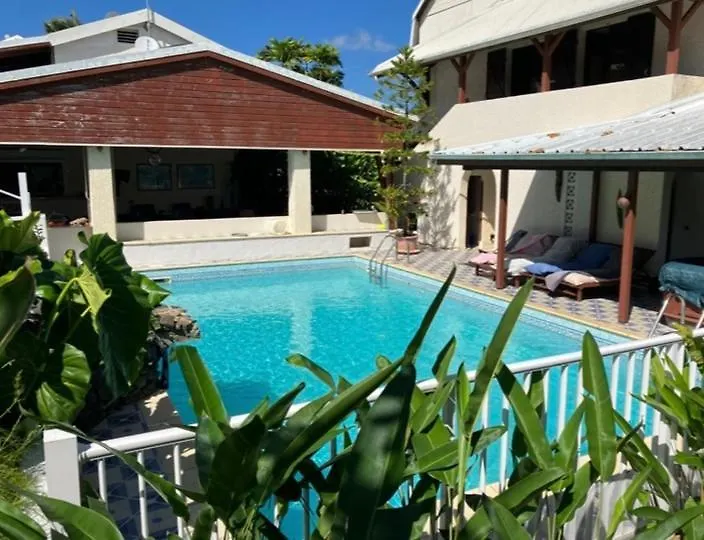Les Gites Des Bois Jolan Sainte-Anne  Bed & Breakfast